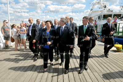 Wizyta prezydenta Bronislawa Komorowskiego wraz zona...