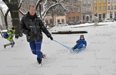Gdansk zima. Park Swietopelka na ul. Szerokiej.  Ewa...