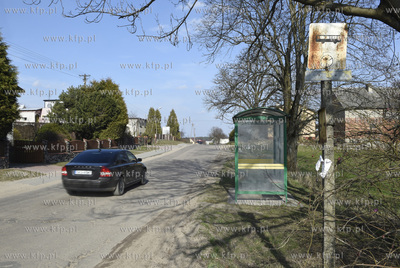Lipusz na Kaszubach. Przystanek autobusowy na żądanie...