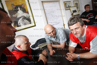 Gdansk. Grupa kilkuosobowa zwiazkowcow Sierpnia 80...