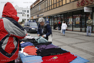 Gdansk. Urzednicy miejscy w asyscie funkcjonariuszy...