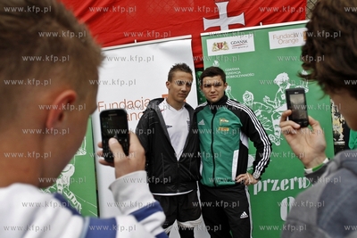 Gdansk Zaspa. Pilkarski turniej dzikich druzyn Do przerwy...