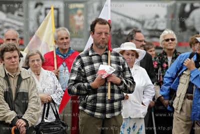 Gdansk. Plac Solidarnosci.Manifestacja Ligi Obrony...