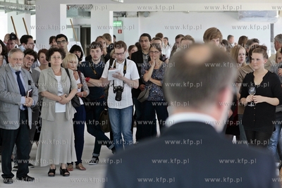 Uroczystosc prezentacji efektu pracy studentow i profesorow...
