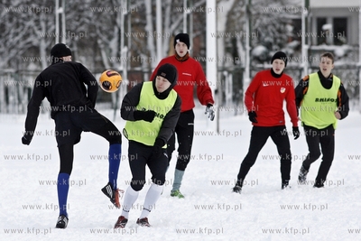 Gdansk Zaspa. Pilkarski turniej dzikich druzyn Do przerwy...