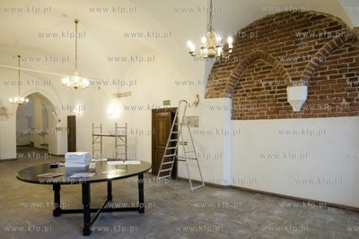 Pora na konserwatora. Zwiedzanie pomieszczeń komory...