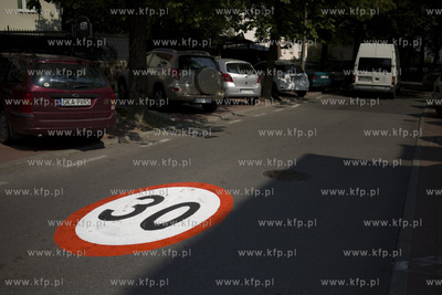 Sopot. Ul. 23 Marca. Ograniczenie prędkości do 30...