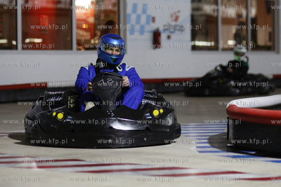 Fun Arena. Wyścig gwiazd. Na torze gokartów elektrycznych...