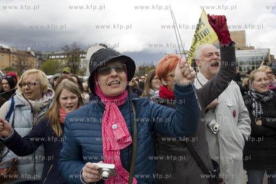 Gdańsk. Targ Węglowy. Wiec sprzeciwu wobec zaostrzania...