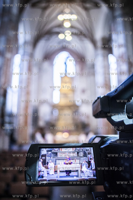 Niedzielna msza św. w Centrum św. Jana odbyła się...