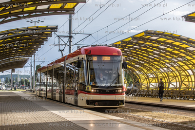 Tramwaj specialnej lini 60 uruchomionej przed meczem...