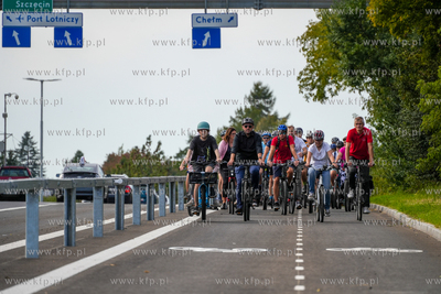 Przejazd rowerowy związany z otwarciem Ekostrady wzdłuż...