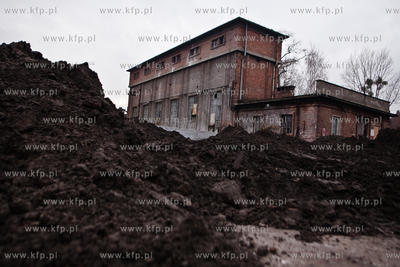 Kolejne budynki Stoczni Gdanskiej do wyburzenia .Tym...