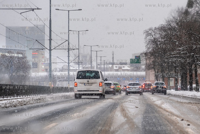 Gdańsk, ul. Grunwaldzka. Trudne warunki na drogach....