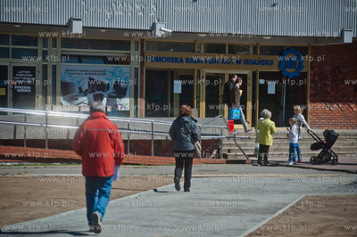 Gdansk. Czesciowo zasypana tzw. Dziura Wsytdu przed...