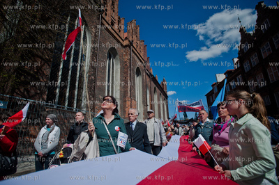 Gdansk. Manifestacja sympatykow Prawa i Sprawiedliwosci...