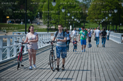 Gdynia. Niedzelne, sloneczne popoludnie na molo w Orlowie.
19.05.2013
fot....