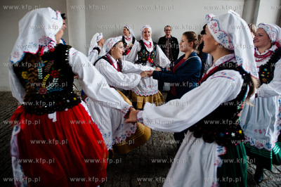 Gdansk. Dlugi Targ. Zespol Piesni i Tanca Uniwersytetu...
