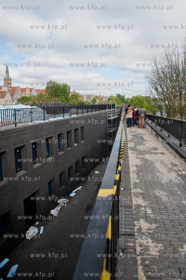 Gdansk. Pierwszy spacer Gdanszczan po Murze Teatru...