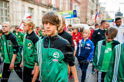 Gdansk. Ul. Dluga. Parad zawodnikow uczestniczacych...