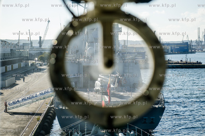 Gdynia. Nabrzeże Francuskie. Wizyta robocza fregaty...