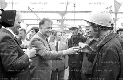 Toast z okazji z okazji uruchomienia pirsu paliwowego...