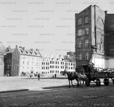 Gdansk ul. Szeroka, widać jeszcze tory tramwajowe,...