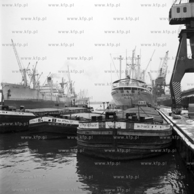 W gdańskim porcie. 
12.1966
0000650z_grudzien1966
Fot....