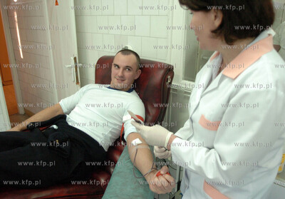 Kilkudziesieciu marynarzy, z usteckiego CSMW, oddalo...