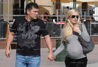 Sopot. Centrum Haffnera. Dariusz Michalczewski z zona...