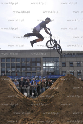 BMX Dirt Jumping - przed Akwarium Gdynskim na Molo...