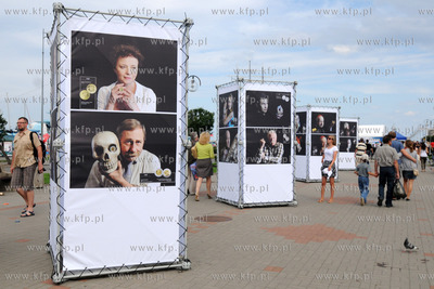 Gdynia. Skwer Kosciuszki. Wymiana zwyklych dwuzlotowek...