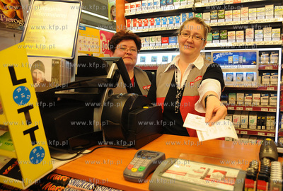 Gdynia, ul. Unruga. Kolektura 8/766 w salonie Inmedio,...