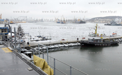 Zima w gdynskim porcie. Nz. holownik Herakles

17.02.2012

Fot....