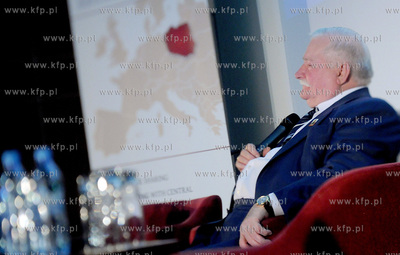 Prezydent Lech Walesa gosciem III Konferencji Zwiazku...