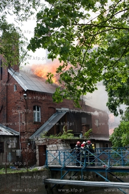 Pozar zabytkowego mlyna w Starogardzie Gdanskim. 26.05.2013...