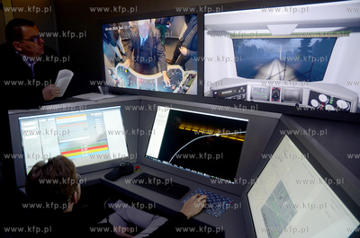 Gdynia. Prezentacja symulatora lokomotywy SIMTRAQ....