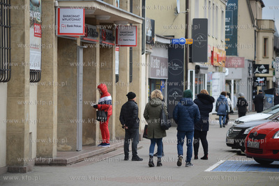 Gdynia. Srodki ostroznosci w zwiazku z pandemia koronawirusa...