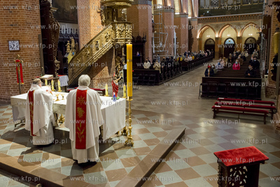 Pierwsza niedziela kiedy obowiązuje  limit osób w...
