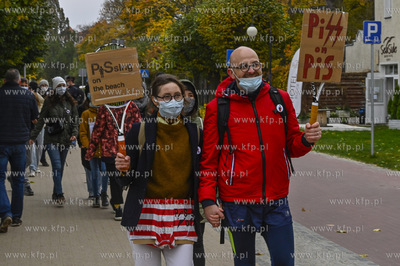Sopot. Molo. Protest Kobiet po wydanym orzeczeniu Trybunalu...