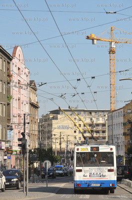 Gdynia ul. Swietojanska, w glebi budynek Invest Komfortu....