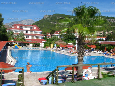 Basen przy hotelu Sailors Beach Club w Kiris, turystycznej...