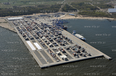 Gdansk, terminal kontenerowy DCT z lotu ptaka. 2.05.2011...