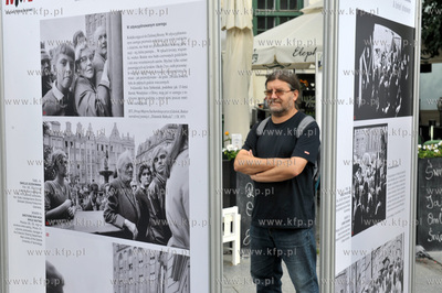 Otwarcie wystawy plenerowej "Powrot Majora" na Dlugim...