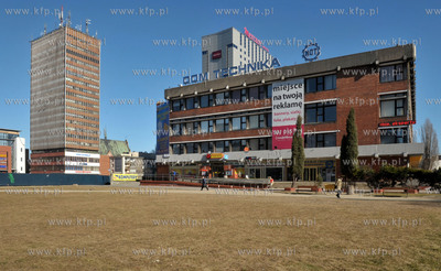Gdansk ul. Rajska. Budynek Dom Technika NOT, w glebi...