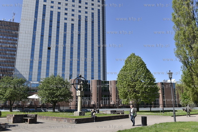 Gdańsk. Okolice ul. Wodopój. Skwer i pomnik Jana...