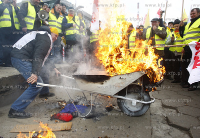 Gdansk. Demonstracja Zwiazkow Zawodowych z Grupy Energa....