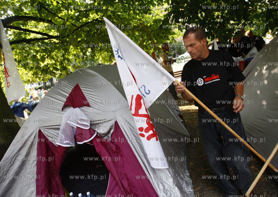 Sopot. Kilkudziesieciu zwiazkowcow ze stoczni Gdansk...