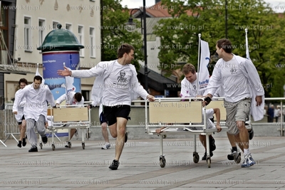 Plac Przyjaciół Sopotu. Wyscigi lozek szpitalnych.
18.05.2012
fot....