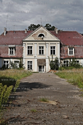 Zespół dworsko-pałacowy z folwarkiem w Rusocinie....